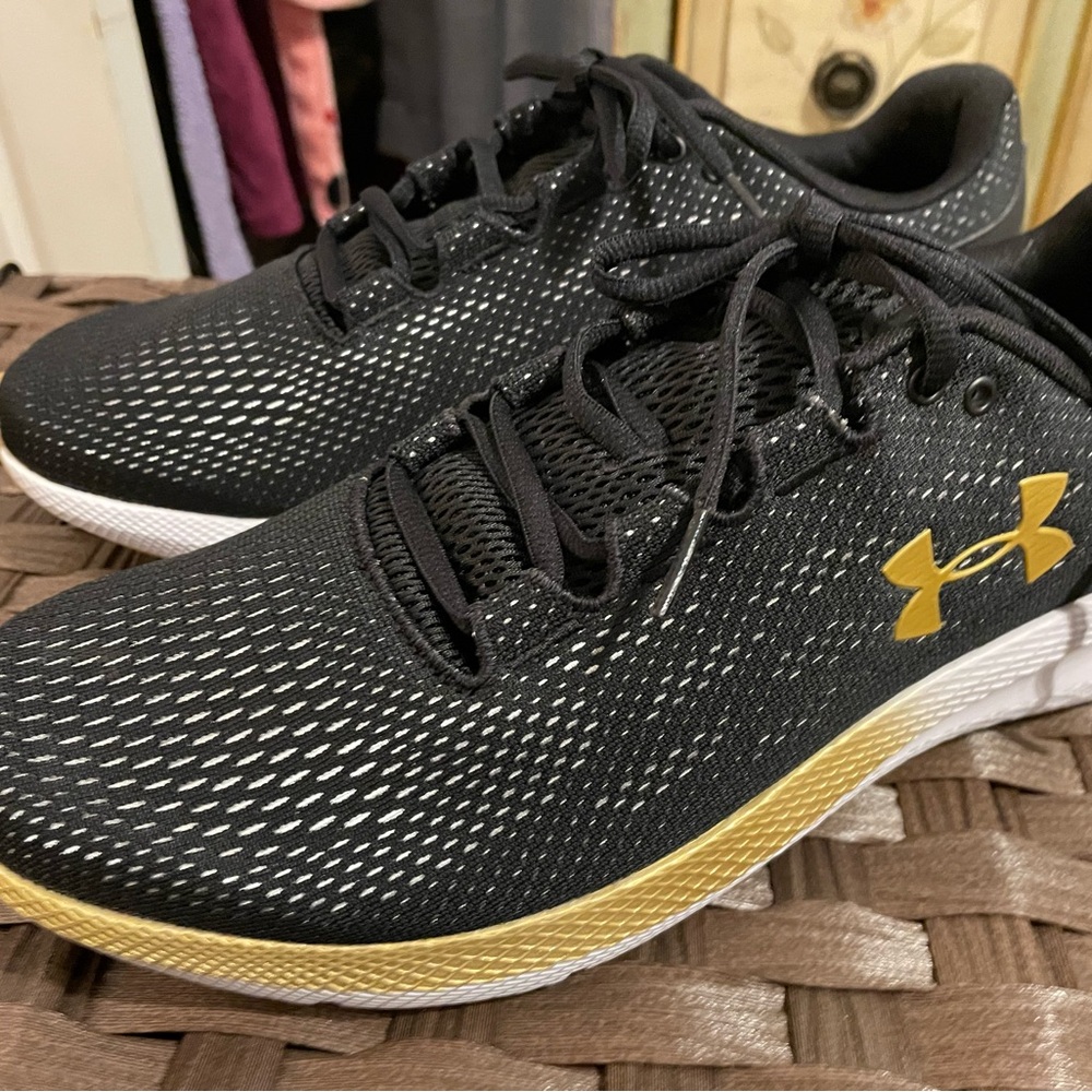 NWT Men’s Under Armour Charged Pursuit Athlete Shoes